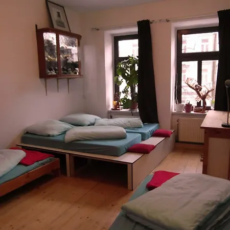 Homeplanet Hostel *
